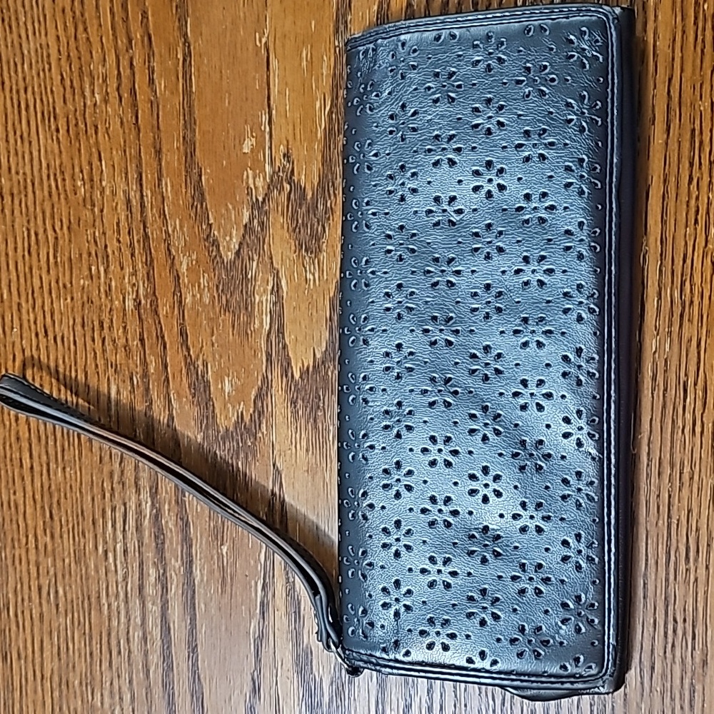 Large grayish black wristlet